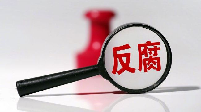 美女扒开胸罩露出胸触手