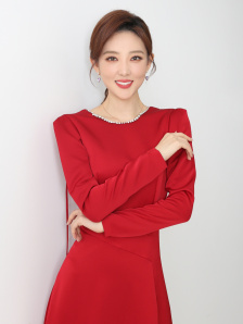 把腿张开的女人